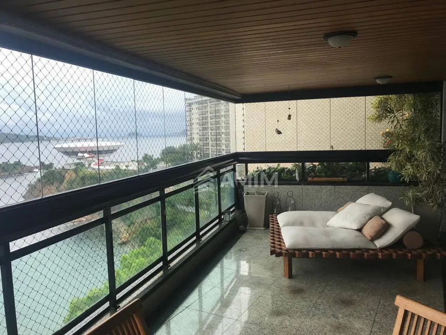 Foto 1 de Apartamento com 4 Quartos à venda, 250m² em Ingá, Niterói