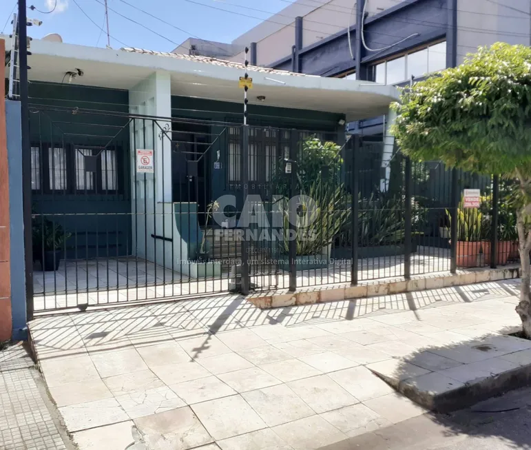 Foto 1 de Casa com 4 Quartos à venda, 277m² em Alecrim, Natal