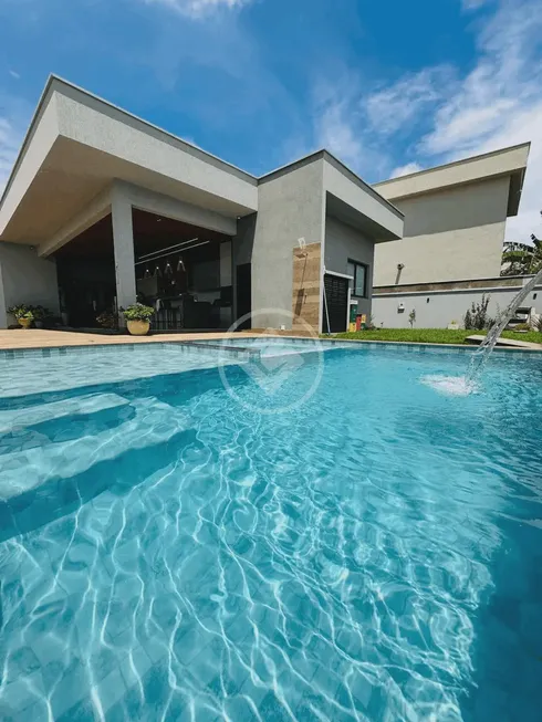 Foto 1 de Casa de Condomínio com 5 Quartos à venda, 386m² em Condomínio do Lago, Goiânia