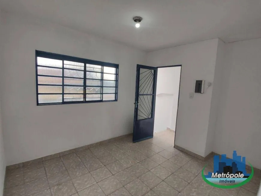 Foto 1 de Casa com 2 Quartos para alugar, 75m² em Jardim Scyntila, Guarulhos