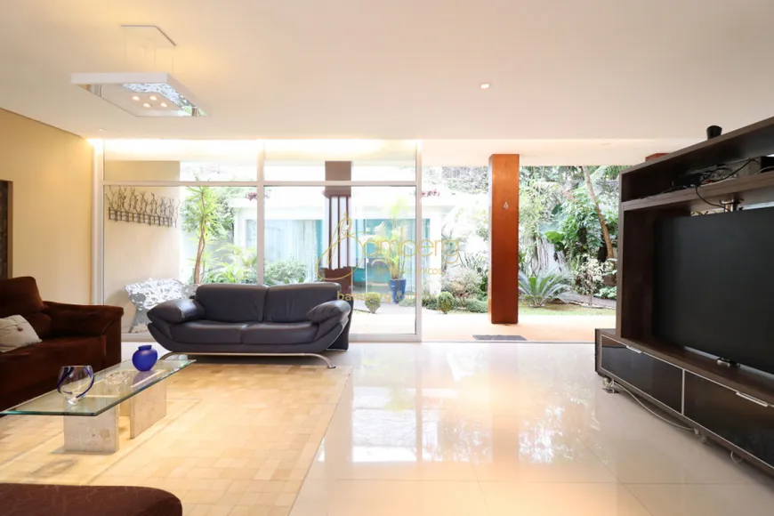 Foto 1 de Casa de Condomínio com 4 Quartos à venda, 550m² em Jardim Cordeiro, São Paulo