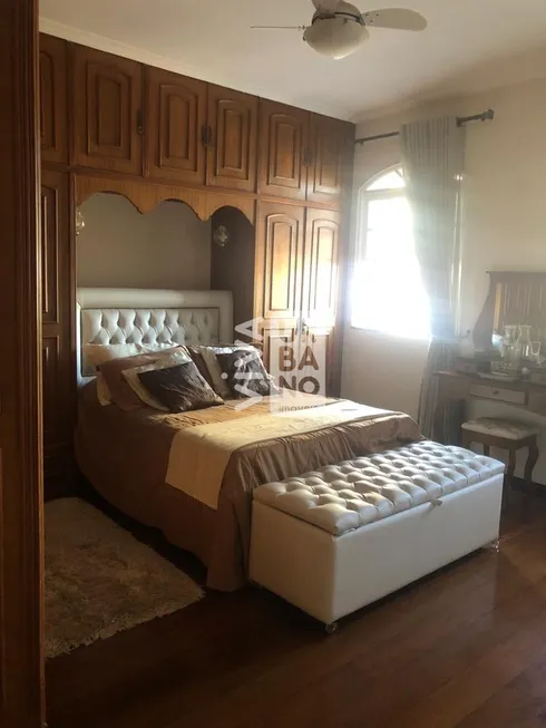 Foto 1 de Casa com 3 Quartos à venda, 360m² em Monte Castelo, Volta Redonda