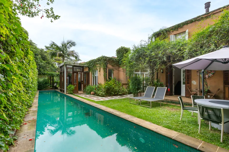 Foto 1 de Casa com 4 Quartos para venda ou aluguel, 400m² em Pacaembu, São Paulo