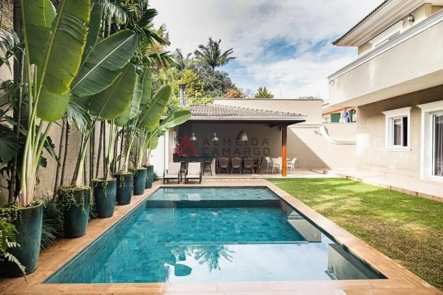 Foto 1 de Casa com 4 Quartos à venda, 721m² em Jardim Guedala, São Paulo