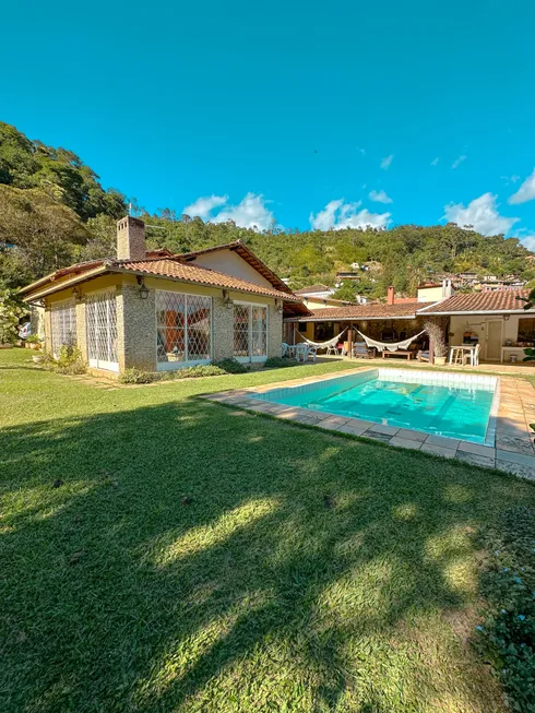 Foto 1 de Casa com 3 Quartos à venda, 200m² em Nogueira, Petrópolis