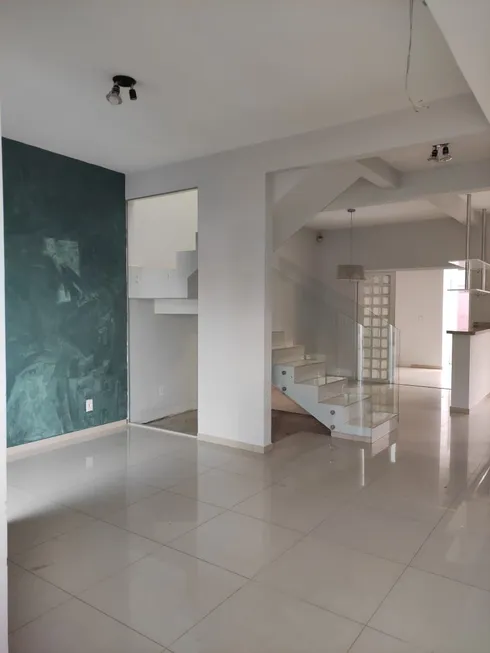 Foto 1 de Sobrado com 3 Quartos à venda, 140m² em Santa Rosa, Cuiabá