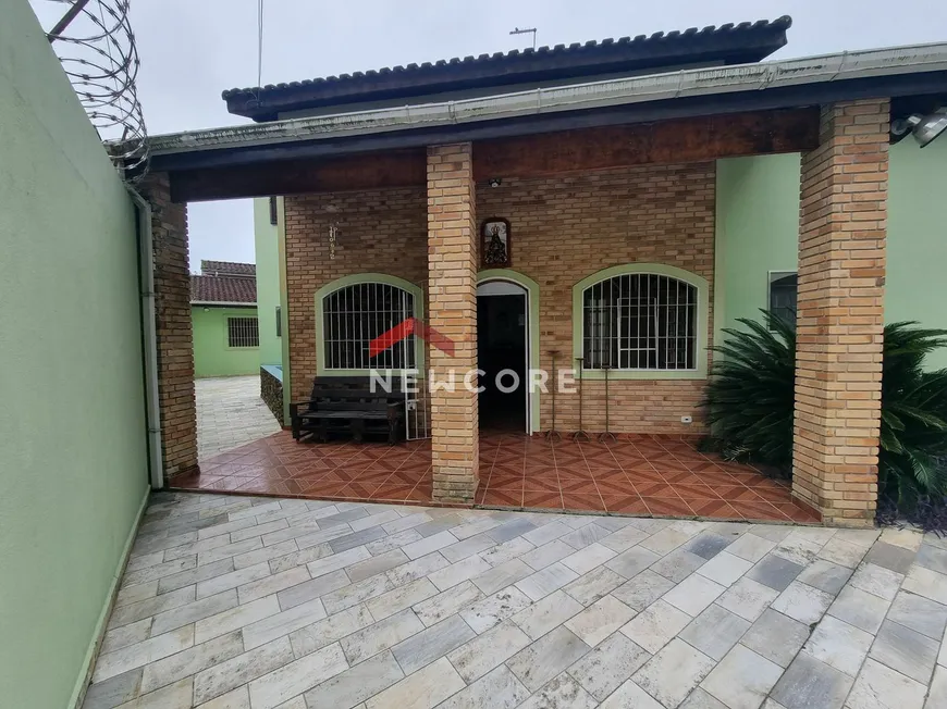 Foto 1 de Casa com 4 Quartos à venda, 200m² em Jardim Terralão, Caraguatatuba