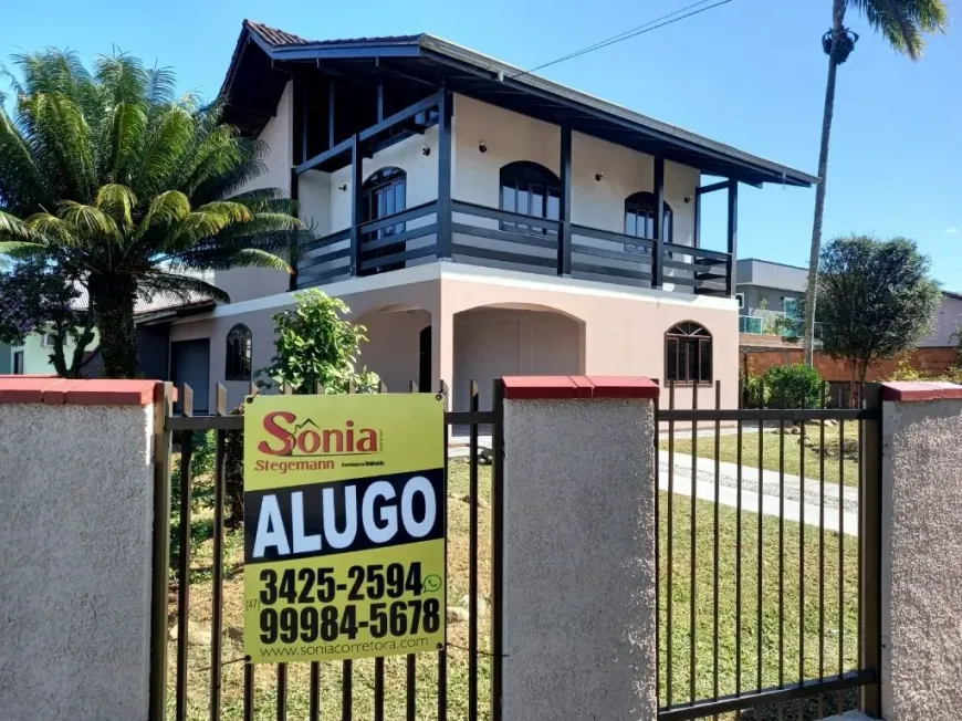 Foto 1 de Sobrado com 3 Quartos para alugar, 165m² em Vila Nova, Joinville