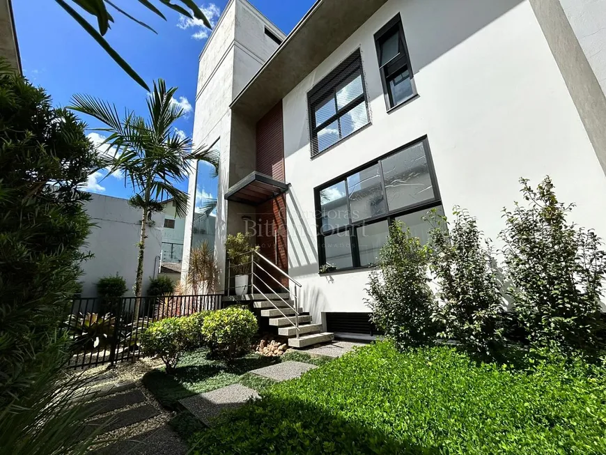 Foto 1 de Casa de Condomínio com 3 Quartos à venda, 339m² em América, Joinville