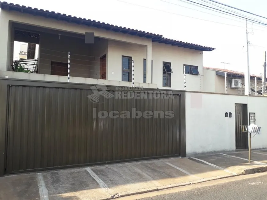 Foto 1 de Sobrado com 3 Quartos à venda, 253m² em Vila Goyos, São José do Rio Preto