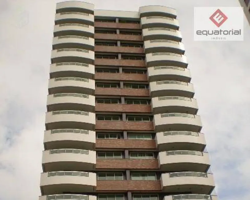 Foto 1 de Apartamento com 4 Quartos à venda, 194m² em Meireles, Fortaleza
