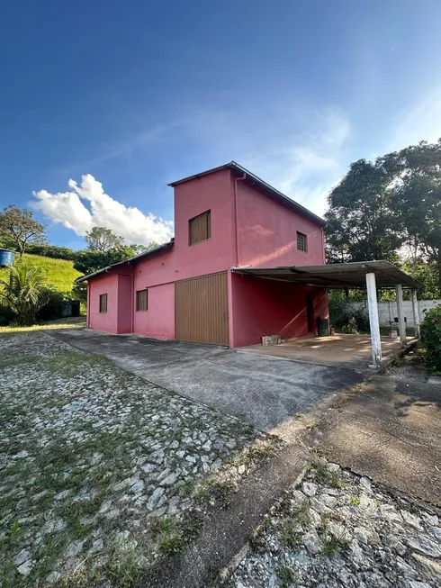 Foto 1 de Fazenda/Sítio com 3 Quartos à venda, 3000m² em Centro, Mateus Leme