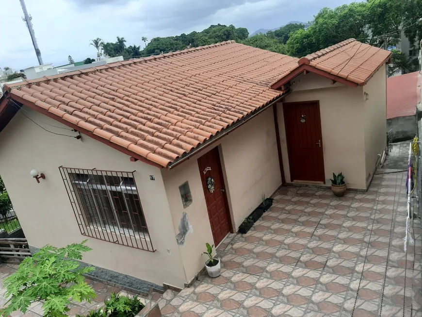 Foto 1 de Casa com 4 Quartos à venda, 117m² em Agronômica, Florianópolis