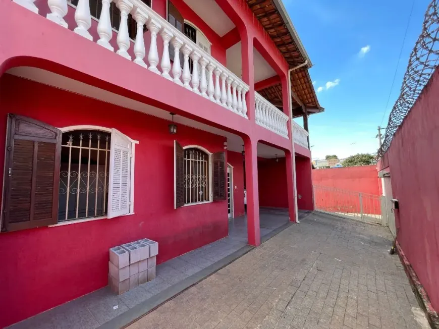 Foto 1 de Casa com 4 Quartos à venda, 360m² em Vila Pérola, Contagem