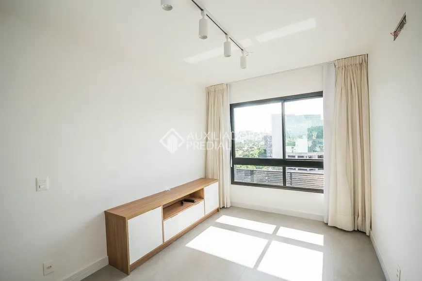 Foto 1 de Apartamento com 1 Quarto para alugar, 40m² em Azenha, Porto Alegre