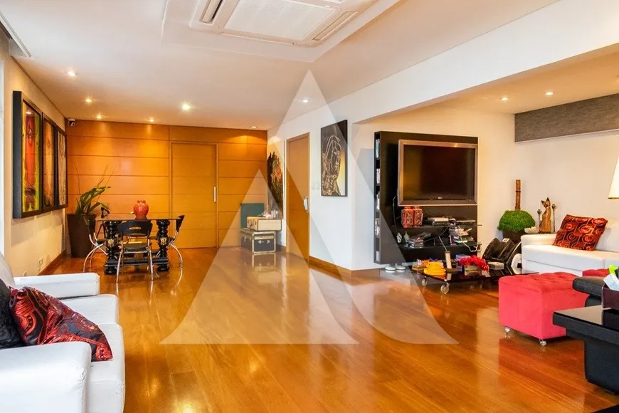 Foto 1 de Apartamento com 2 Quartos à venda, 200m² em Jardins, São Paulo