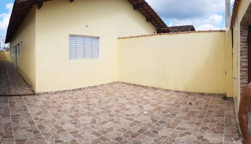 Foto 1 de Casa com 2 Quartos à venda, 75m² em Balneario Mongaguá, Mongaguá