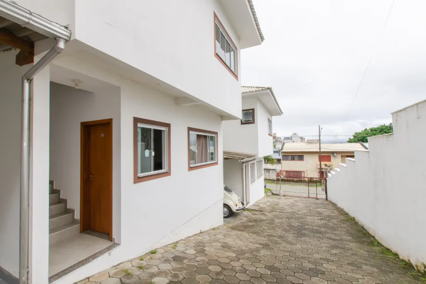 Foto 1 de Apartamento com 1 Quarto para alugar, 40m² em Abraão, Florianópolis