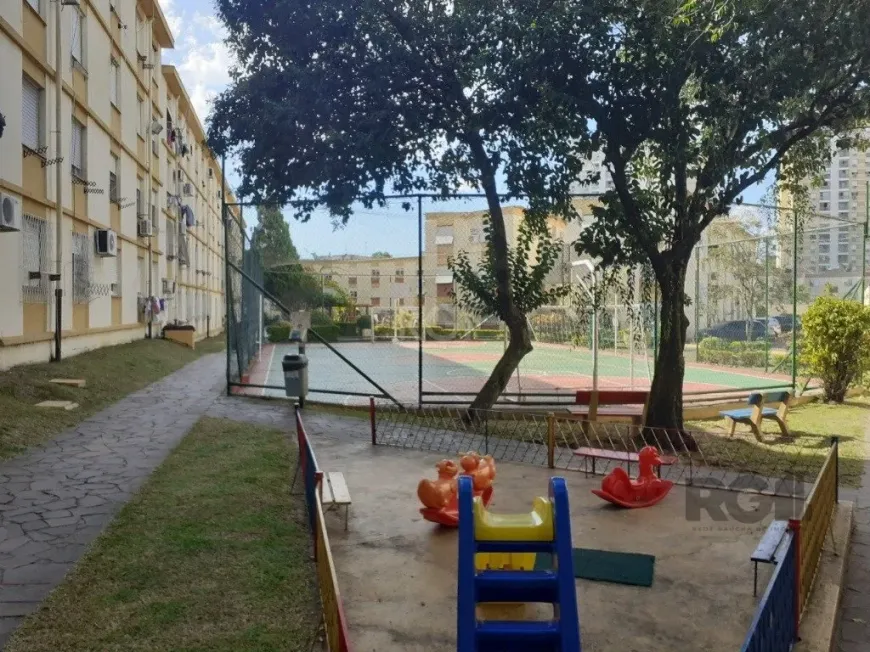 Foto 1 de Apartamento com 2 Quartos à venda, 46m² em Passo da Areia, Porto Alegre