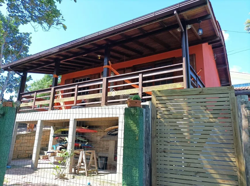 Foto 1 de Casa com 3 Quartos à venda, 90m² em Ibiraquera, Imbituba