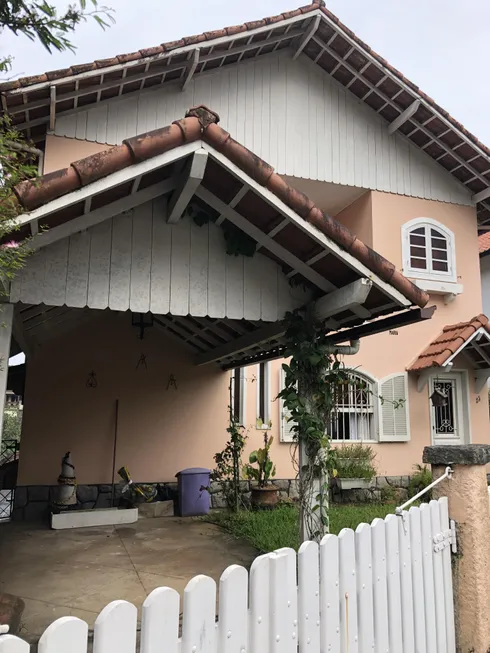 Foto 1 de Casa de Condomínio com 5 Quartos para venda ou aluguel, 200m² em Centro, Petrópolis