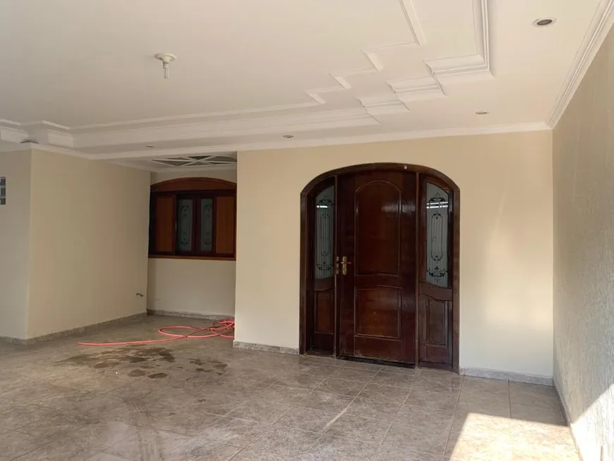 Foto 1 de Casa com 3 Quartos à venda, 180m² em Jardim Europa, Goiânia