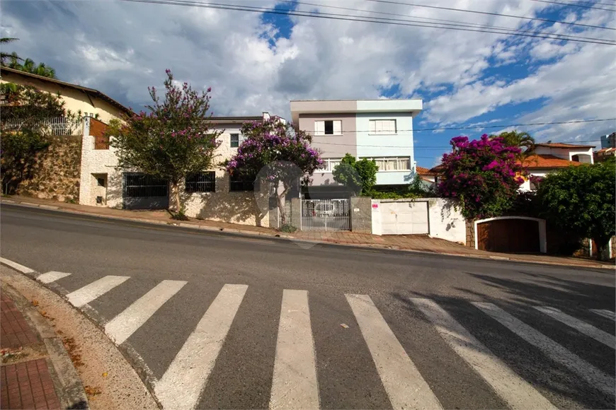 Foto 1 de Sobrado com 3 Quartos à venda, 270m² em Parque IX de Julho, São Roque