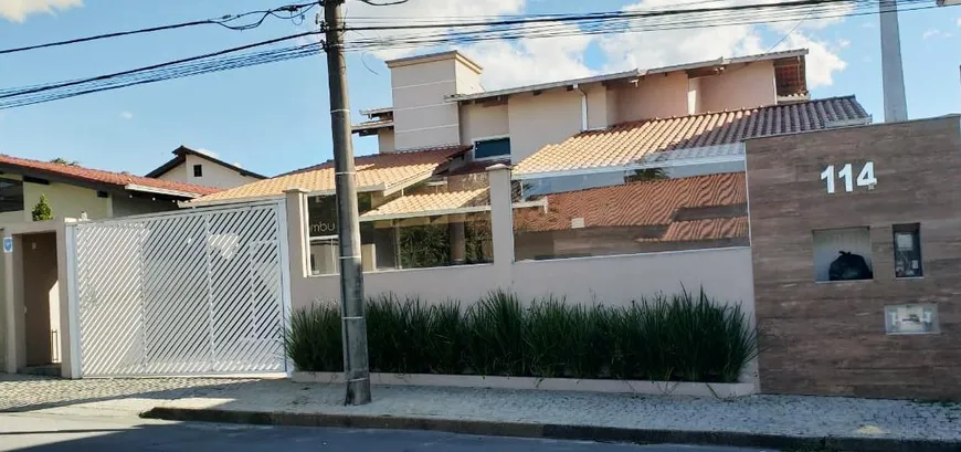 Foto 1 de Sobrado com 4 Quartos à venda, 249m² em Iririú, Joinville