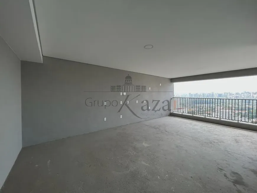 Foto 1 de Apartamento com 3 Quartos à venda, 280m² em Moema, São Paulo