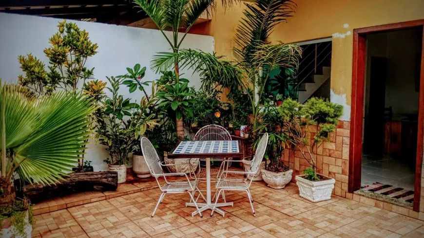 Foto 1 de Casa com 2 Quartos à venda, 80m² em Santa Amélia, Belo Horizonte