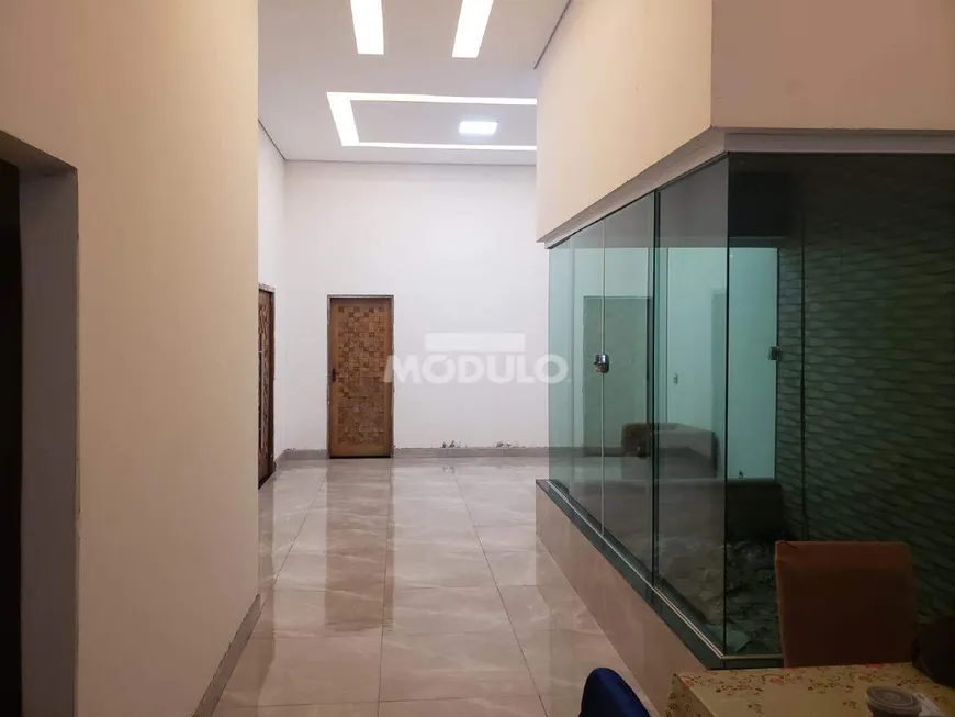 Foto 1 de Casa com 4 Quartos à venda, 210m² em Jardim Holanda, Uberlândia