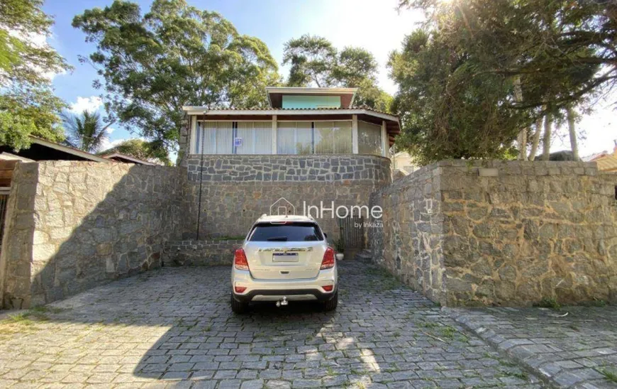 Foto 1 de Casa com 3 Quartos para venda ou aluguel, 258m² em Granja Viana, Cotia