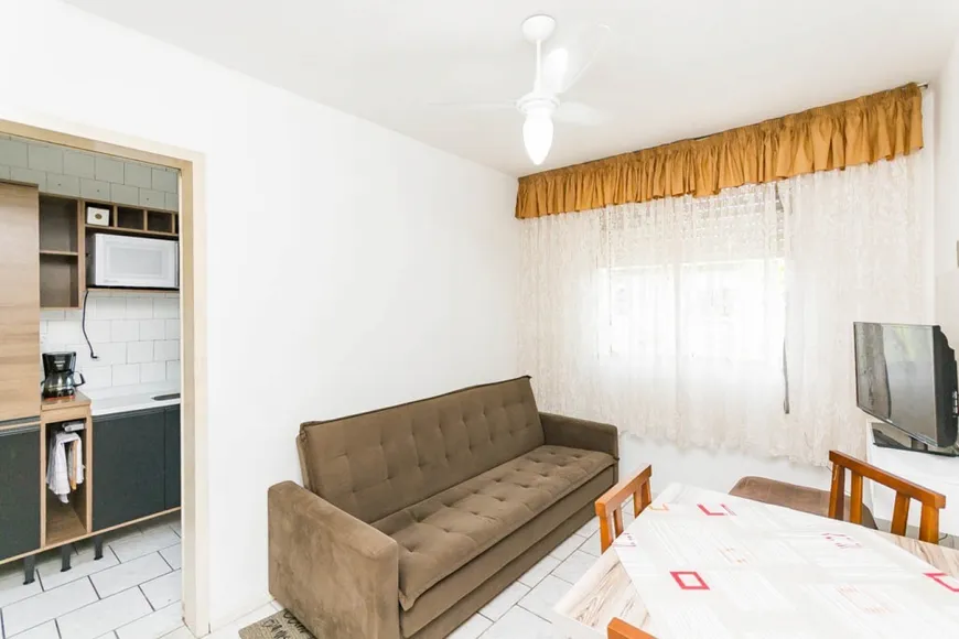 Foto 1 de Apartamento com 1 Quarto para alugar, 32m² em Vila Nova, Porto Alegre
