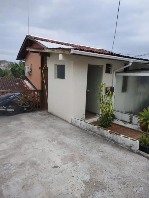 Foto 1 de Casa com 4 Quartos à venda, 200m² em Estreito, Florianópolis