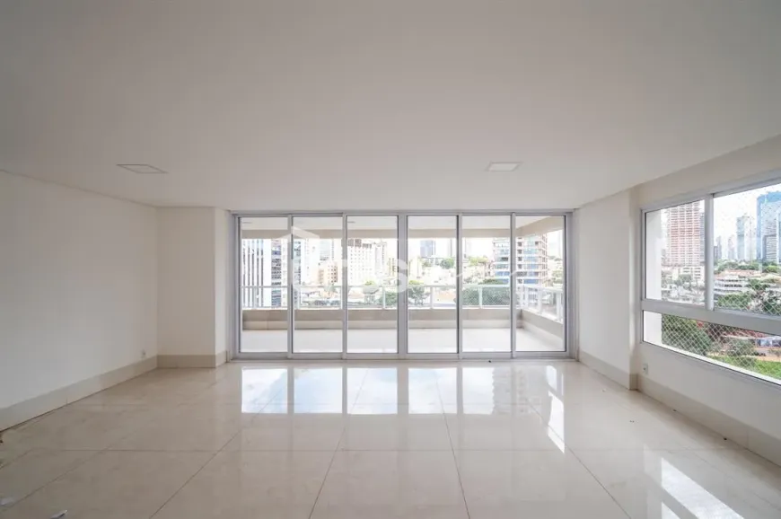 Foto 1 de Apartamento com 3 Quartos à venda, 223m² em Setor Oeste, Goiânia