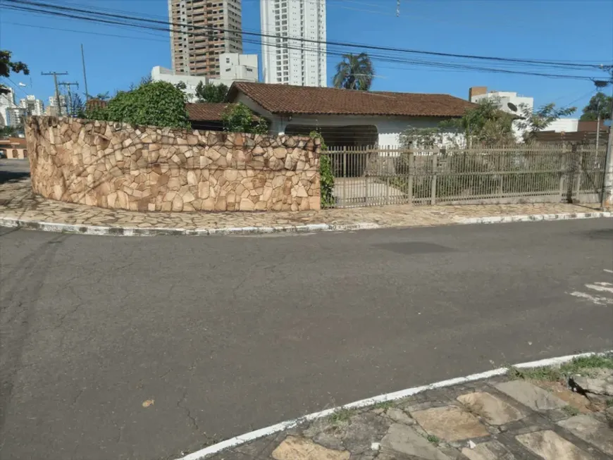 Foto 1 de Casa com 3 Quartos à venda, 250m² em Setor Oeste, Goiânia