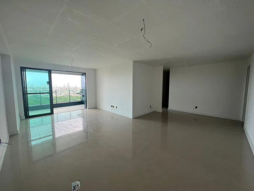 Foto 1 de Apartamento com 4 Quartos à venda, 135m² em Ilha do Retiro, Recife