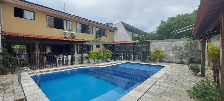 Foto 1 de Casa com 4 Quartos à venda, 230m² em Casa Forte, Recife