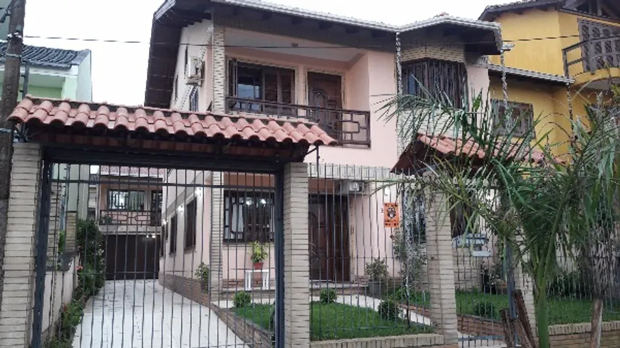 Foto 1 de Casa com 3 Quartos à venda, 300m² em Espiríto Santo, Porto Alegre