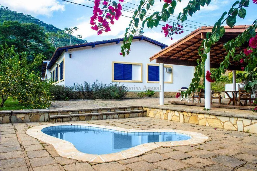 Foto 1 de Fazenda/Sítio com 4 Quartos à venda, 350m² em Granja Mafra, Teresópolis