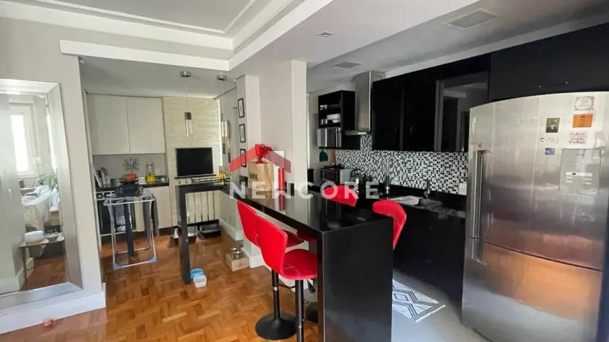 Foto 1 de Apartamento com 3 Quartos à venda, 70m² em Santo Antônio, Porto Alegre