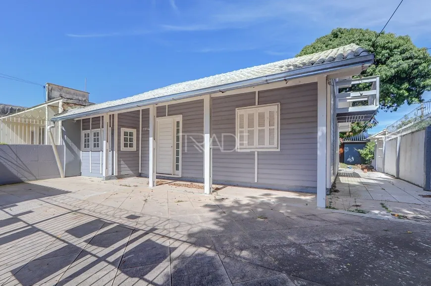 Foto 1 de Casa com 3 Quartos à venda, 200m² em Guarujá, Porto Alegre