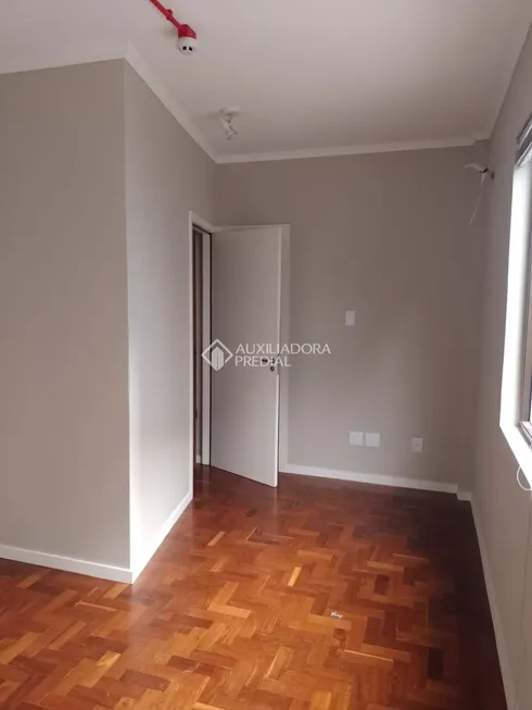 Foto 1 de Sala Comercial para alugar, 21m² em Moinhos de Vento, Porto Alegre