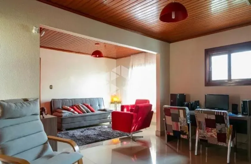 Foto 1 de Casa com 3 Quartos à venda, 319m² em Planalto, Farroupilha