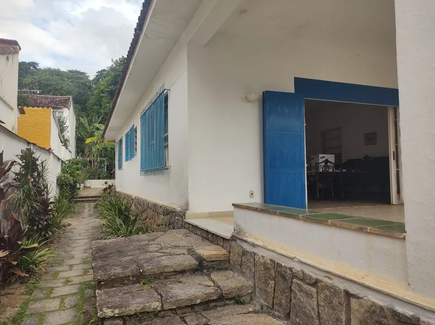 Foto 1 de Casa com 2 Quartos à venda, 160m² em Paquetá, Rio de Janeiro