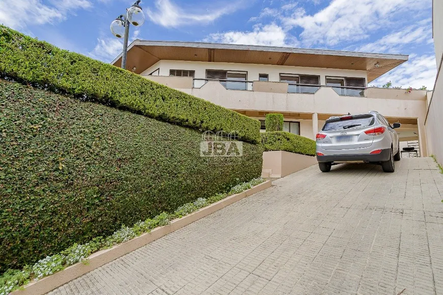 Foto 1 de Casa com 4 Quartos à venda, 239m² em Guabirotuba, Curitiba