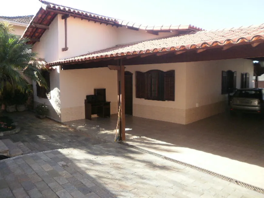 Foto 1 de Casa com 3 Quartos à venda, 120m² em Cachoeirinha, Belo Horizonte