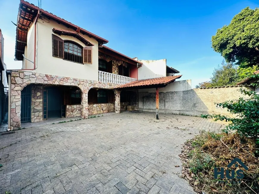 Foto 1 de Casa com 4 Quartos à venda, 220m² em Santa Amélia, Belo Horizonte