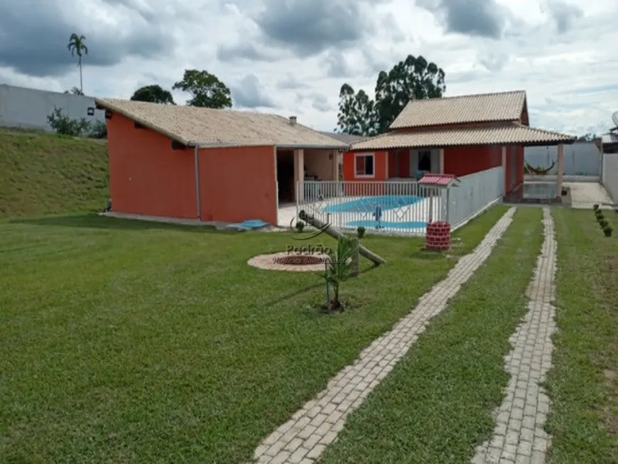 Foto 1 de Fazenda/Sítio com 3 Quartos à venda, 2500m² em , Sarapuí