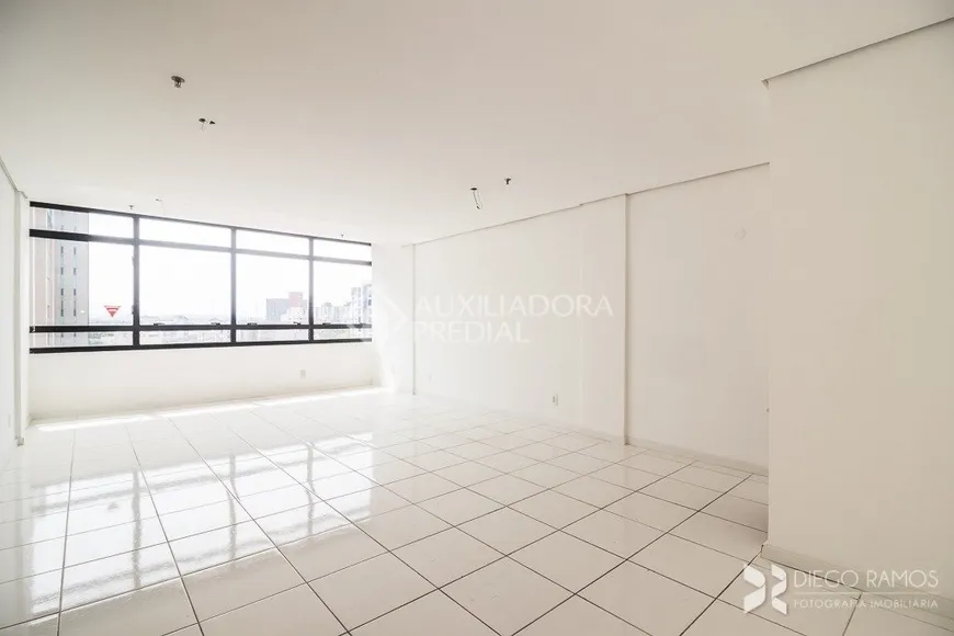 Foto 1 de Sala Comercial para alugar, 42m² em São Geraldo, Porto Alegre